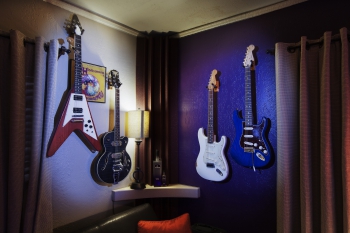 guitars-wall-1