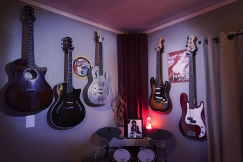 guitars-wall-2